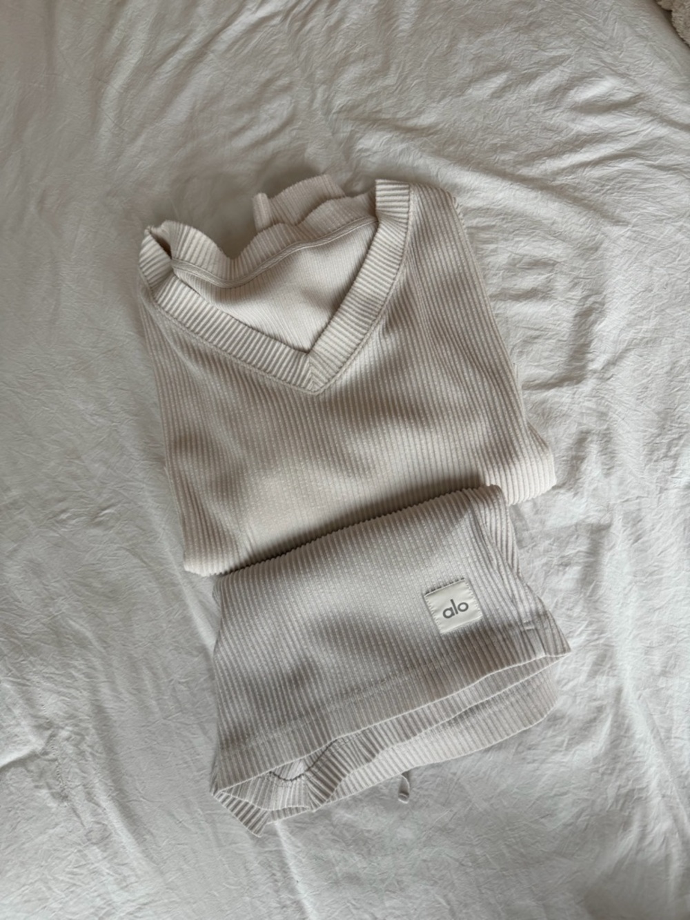 ALO Ribbed Muse V-Neck Ivory Pullover - Picture 4 of 4